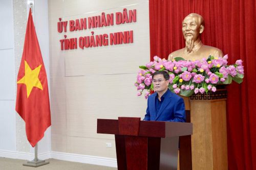 Chủ tịch UBND tỉnh Quảng Ninh Bùi Văn Khắng phát biểu tại hội nghị. Ảnh: Đỗ Phương