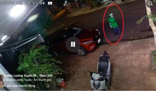 Đối tượng dùng súng bắn chết nạn nhân được camera an ninh người dân ghi lại.