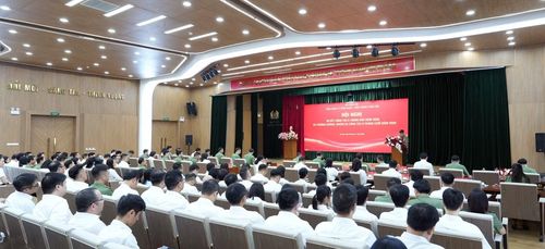Toàn cảnh hội nghị.