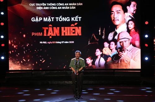 Trung tướng Đỗ Triệu Phong, Cục trưởng Cục Truyền thông CAND phát biểu tổng kết phim “Tận hiến”.