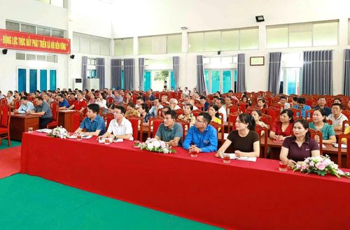 Các đại biểu dự Hội nghị tuyên truyền, tập huấn Luật Thủ đô năm 2026 do UBND phường Tùng Thiện tổ chức, tháng 6-2026. Ảnh: Phương Linh