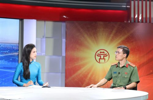 Thượng tá Dương Minh Tuyến, Phó Trưởng phòng Tham mưu, Công an thành phố Hà Nội trao đổi tại chương trình. Ảnh: Thanh Hải