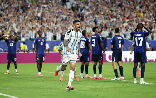 Cristian Romero của Argentina ăn mừng bàn thắng thứ ba. Nguồn: Reuters.