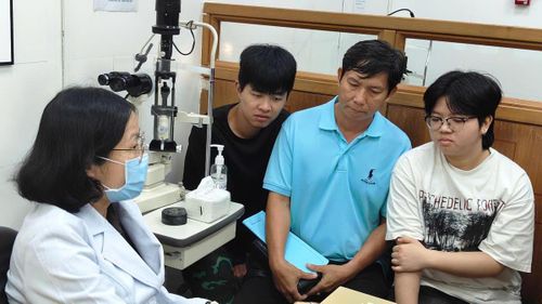 BSCKII Nguyễn Thị Diệu Thơ khuyến cáo người dân nên tham khảo ý kiến bác sĩ hoặc dược sĩ trước khi lựa chọn và sử dụng thuốc.
