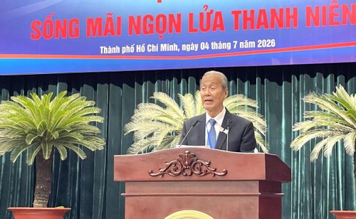 Ông Nguyễn Hữu Châu, Phó Chủ nhiệm thường trực câu lạc bộ Truyền thống kháng chiến Đoàn thanh niên các cơ quan Trung ương Cục miền Nam phát biểu tại tọa đàm. Ảnh: Đ.Xá.