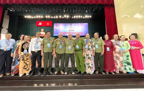 Các đoàn thanh niên khi xưa ở chiến khu giờ đã là những người ở tuổi U.80, U90. Ảnh: Đ.Xá.