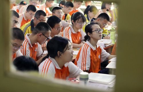  Học sinh THPT tại Trung Quốc. Ảnh: SCMP. 