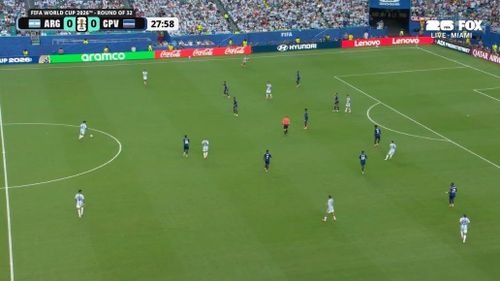 Tình huống Lisandro Martinez kiến tạo cho Messi mở tỷ số.