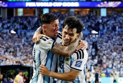 Roy Keane cho rằng đường chuyền của Lisandro Martinez cho Messi xứng đáng được nhắc đến nhiều hơn.