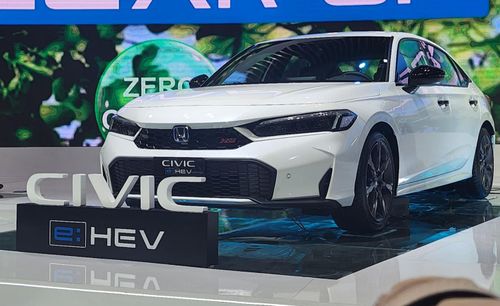 Tại Việt Nam, Honda Civic vẫn là mẫu xe thế hệ 11, bản cao nhất giá 999 triệu đồng. Ảnh: Phúc Hậu.
