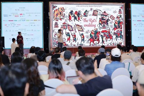 Các đội thuyết trình dự án