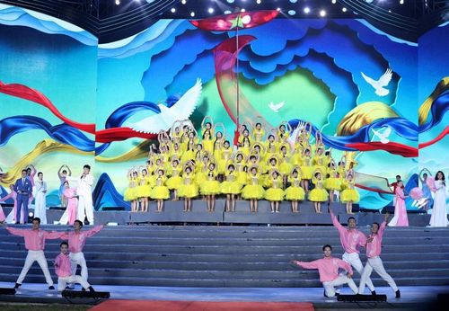 Chương trình nghệ thuật tại lễ khai mạc - Ảnh: VGP/Đức Tuân