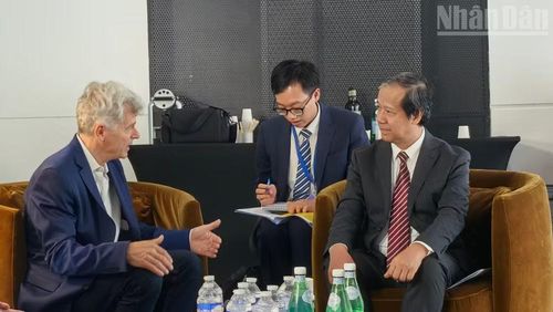 Đồng chí Nguyễn Kim Sơn hội đàm với đồng chí Fabien Roussel.