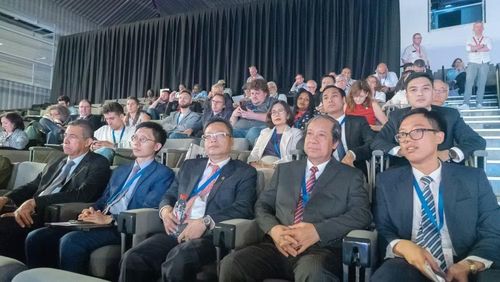 Đoàn đại biểu Đảng Cộng sản Việt Nam do đồng chí Nguyễn Kim Sơn, Ủy viên Trung ương Đảng, Phó Trưởng ban Chính sách, Chiến lược Trung ương làm Trưởng đoàn tham dự Đại hội lần thứ 40 của PCF.