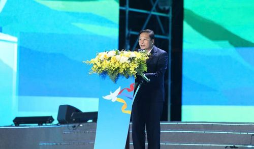 Phó Bí thư Tỉnh ủy, Chủ tịch Ủy ban nhân dân tỉnh Quảng Trị Lê Hồng Vinh phát biểu tại lễ khai mạc.