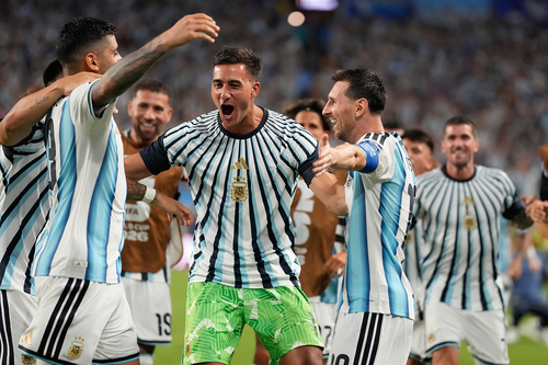 Các cầu thủ Argentina mừng chiến thắng trước Cape Verde. Ảnh: AP