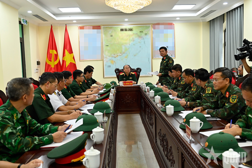  Quang cảnh buổi làm việc. 