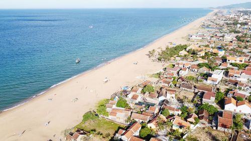  Bãi biển xanh thơ mộng trải dài 