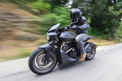 Như thường lệ với xe Brough Superior, giá bán của Dagger S không được công bố trên trang web. Nhưng với một thương hiệu được mệnh danh là "Rolls-Royce 2 bánh", chắc chắn con số cuối cùng sẽ rất đắt.Để tham khảo, chiếc Dagger thường có giá khoảng gần 60.000 Euro (khoảng hơn 1,8 tỷ đồng).