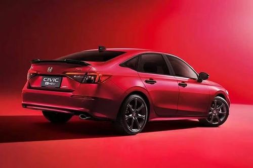 Ngoài những thay đổi về vận hành, giới quan sát cũng kỳ vọng Honda sẽ bổ sung thêm một số trang bị như cảnh báo điểm mù (BSI) và camera 360 độ cho Civic mới, nhất là khi các công nghệ này đã xuất hiện trên mẫu Honda City facelift 2026 tại Thái Lan.