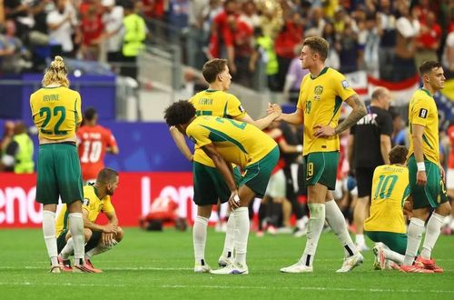 Nỗi buồn của các cầu thủ Australia khi chưa từng vượt qua được vòng knock-out World Cup. Ảnh: Reuters.