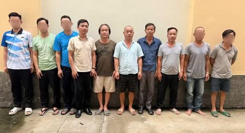 Những người liên quan đường dây đánh bạc. Ảnh: Công an