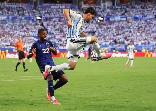 Argentina chật vật vượt qua Cape Verde