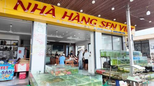 Chính quyền địa phương đã yêu cầu các cơ sở lưu trú chuẩn bị đầy đủ nhu yếu phẩm, bảo đảm điều kiện sinh hoạt để du khách yên tâm trong thời gian lưu lại đảo.