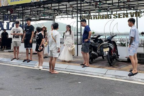 Trên đảo Cô Tô hiện có hơn 2.800 du khách ở lại. Ảnh: Đ.X