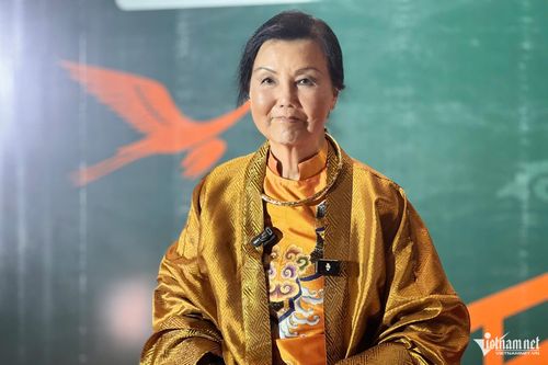 Minh tinh Kiều Chinh trẻ khỏe, minh mẫn ở tuổi 89 dự bế mạc Liên hoan phim Châu Á Đà Nẵng 2026. 
