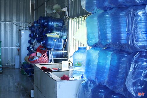 Sản xuất nước uống đóng chai, đóng bình yêu cầu nghiêm ngặt về quy trình sản xuất nhưng nhiều cơ sở chưa đáp ứng được các yêu cầu theo quy định.