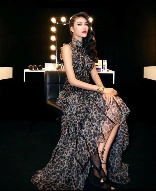 Siêu mẫu Lan Khuê từng ngồi ghế nóng tại nhiều cuộc thi sắc đẹp, người mẫu.