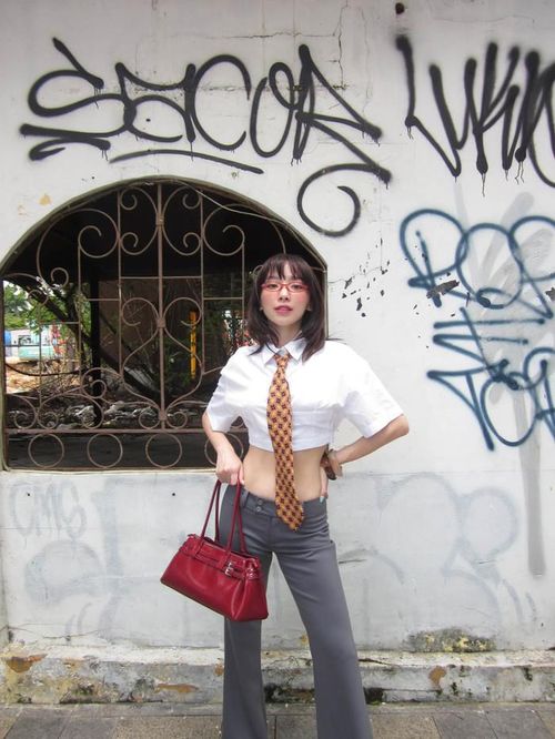 Tóc Tiên gây chú ý với street style cá tính, khoe eo thon cuốn hút. (Nguồn: FBNV)