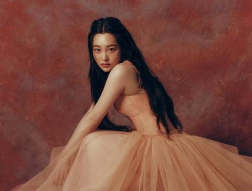 Kim Min Ha tiết lộ bố mẹ cô cũng rất lo lắng về ngoại hình của con gái.