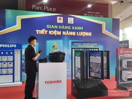 Gian hàng Xanh tiết kiệm năng lượng trong khuôn khổ sự kiện. Ảnh: Nguyễn Hòa