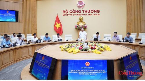 Cuộc họp trao đổi, thảo luận về mô hình đầu tư hệ thống BESS cộng đồng, đảm bảo vận hành an toàn hệ thống điện quốc gia.
