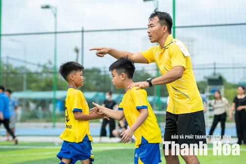 U10 Định Hòa có màn “ra mắt” giải đấu ấn tượng với chiến thắng 4-1.