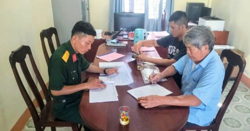 Tiếp nhận tin báo từ người dân. Ảnh: ĐVCC