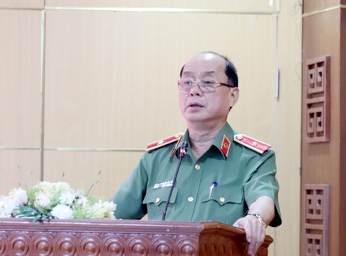Thiếu tướng Nguyễn Hữu Hợp, Bí thư Đảng ủy, Giám đốc Công an thành phố phát biểu tại hội nghị. Ảnh: TRỌNG HUY