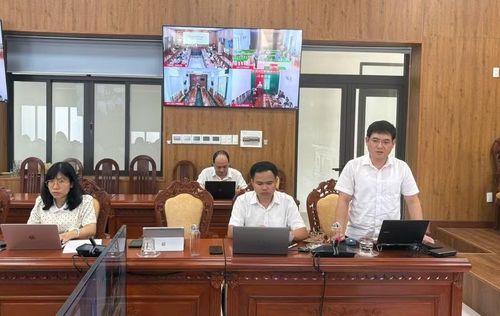  Trung tâm Phục vụ hành chính công tỉnh tổ chức cuộc họp nhằm làm rõ các khó khăn, vướng mắc, bất cập dẫn đến tình trạng trễ hẹn, quá hạn trong giải quyết hồ sơ TTHC trên lĩnh vực đất đai. Ảnh: gialai.gov.vn 