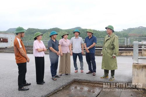 Đoàn kiểm tra của Sở Nông nghiệp và Môi trường kiểm tra hệ thống công trình tại hồ chứa nước Bản Lải