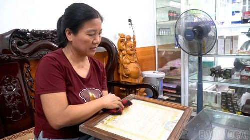 Tấm Huân chương Chiến sĩ giải phóng của liệt sĩ Trịnh Văn Hùng là kỷ vật duy nhất gia đình bà Loan có được.