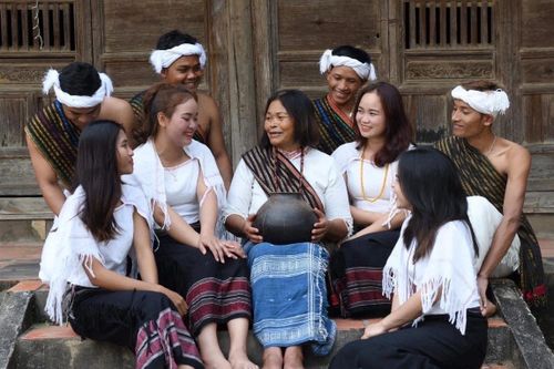 Những bạn trẻ Chu Ru