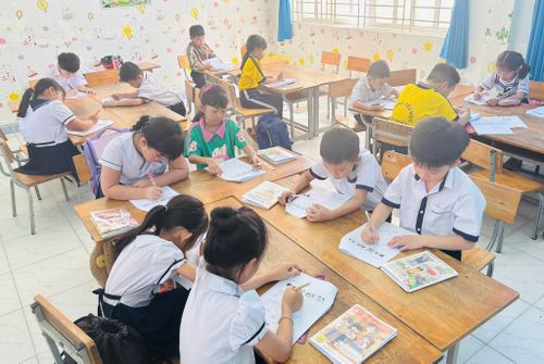 Lớp học tiếng Anh miễn phí cho học sinh tại Mũi Né