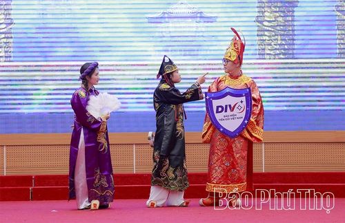 Nội dung giới thiệu được sân khấu hóa giúp đại biểu dễ theo dõi.