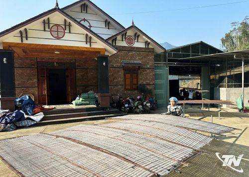 Khu vực sơ chế của Tổ hợp tác sản xuất miến dong Xuân Phương, xã Thượng Minh.