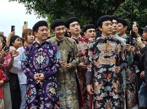 Dàn các nghệ sĩ nổi tiếng quảng bá áo dài và di sản