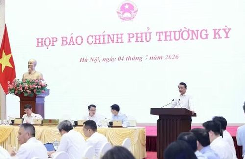 Bộ trưởng, Chủ nhiệm Văn phòng Chính phủ Đặng Xuân Phong phát biểu tại buổi họp báo.