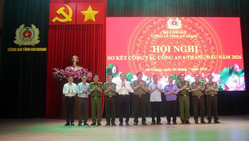 Các đại biểu dự Hội nghị.
