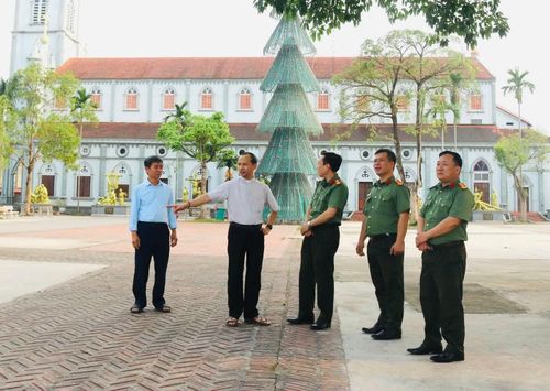 Cán bộ Phòng An ninh nội địa, Công an tỉnh Thái Nguyên nắm tình hình trong Công giáo.
